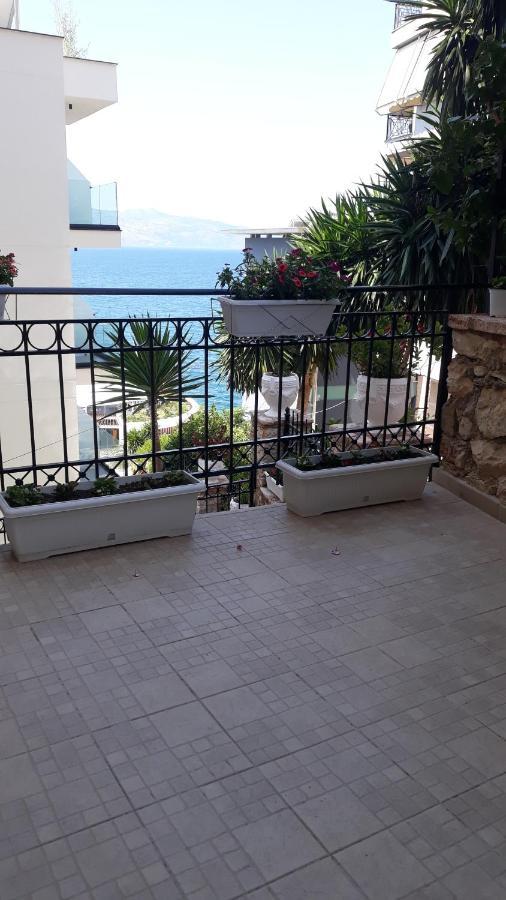 Apartamente Berti'S Garden Sarande Exterior photo
